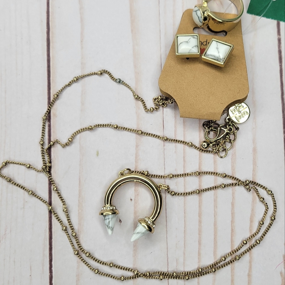 WHBM White Howlite Pendent Necklace, Earrings & Ring Set